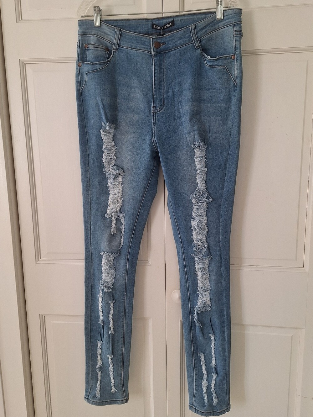 Fashion Nova "Passionate From Miles Away" skinny distressed jeans - NWT